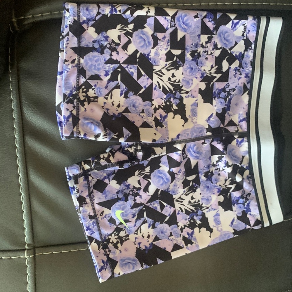 Girls purple Nike Pro shorts size girls large.
